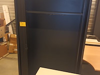 Lot 10 - roldeurkast