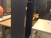 Lot 10 - roldeurkast - afbeelding 2 van  3