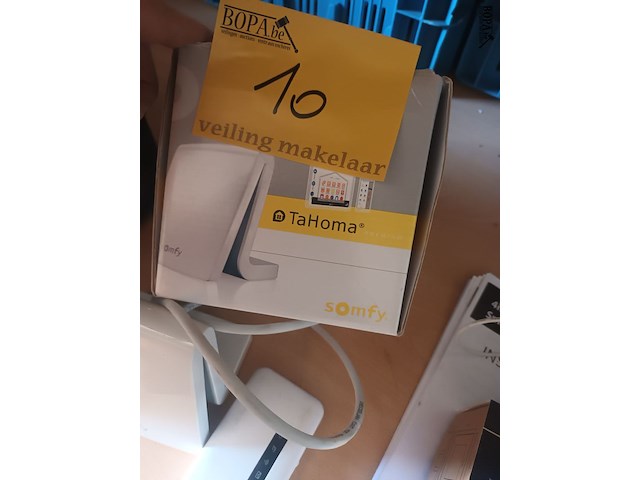 Lot 10 - somfy tahoma smart home-controller - afbeelding 3 van  3
