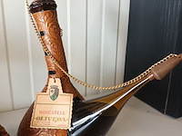 Lot 10 - verzamelflessen. 2 stuks - afbeelding 2 van  6