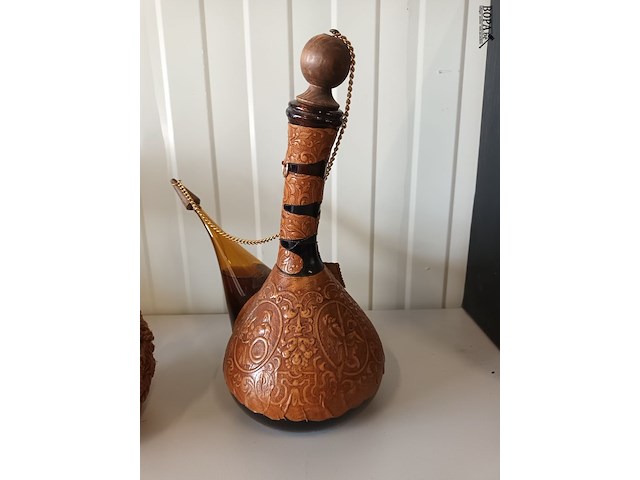 Lot 10 - verzamelflessen. 2 stuks - afbeelding 4 van  6