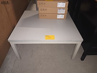 Lot 10 - vierkante salontafel - afbeelding 1 van  2