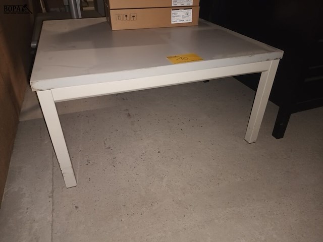 Lot 10 - vierkante salontafel - afbeelding 2 van  2