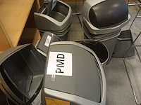 Lot 10 - vuilnisbak met deksel. 11 stuks - afbeelding 2 van  3