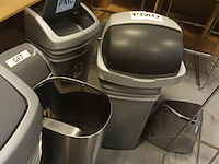 Lot 10 - vuilnisbak met deksel. 11 stuks - afbeelding 3 van  3