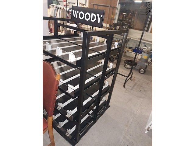 Lot 10 - winkel display woody - afbeelding 3 van  4