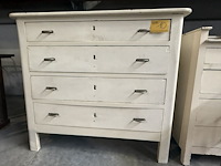 Lot 10 - wit houten dressoir met 4 lades