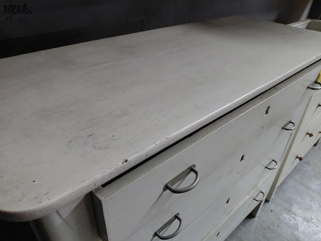 Lot 10 - wit houten dressoir met 4 lades - afbeelding 4 van  4