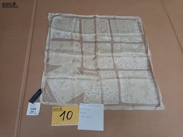 Lot 10 - zijden sjaal daniel hechter - afbeelding 1 van  3