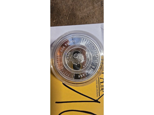 Lot 10 - zilveren 5 dollar munt uit tokelau 2 stuks - afbeelding 2 van  3