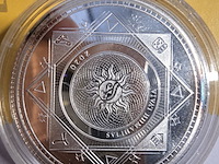 Lot 10 - zilveren 5 dollar munt uit tokelau 2 stuks - afbeelding 3 van  3