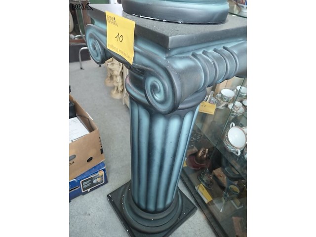 Lot 10 - zwarte' david' buste op zuil - afbeelding 3 van  6