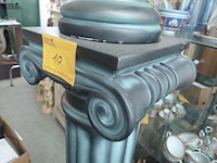 Lot 10 - zwarte' david' buste op zuil - afbeelding 6 van  6