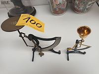 Lot 100 - brieven- en eierenweegschaal - afbeelding 1 van  4
