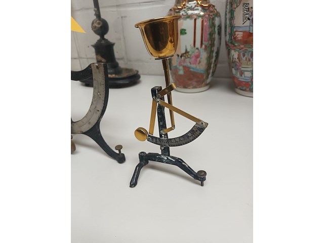 Lot 100 - brieven- en eierenweegschaal - afbeelding 2 van  4