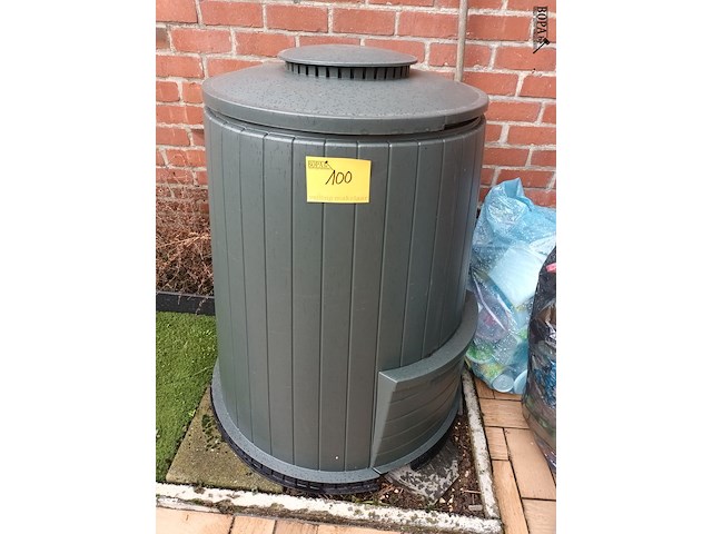 Lot 100 - compostvat met inhoud - afbeelding 3 van  3