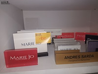 Lot 100 - diverse merkdisplays. 25 stuks - afbeelding 1 van  4