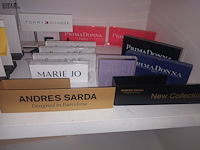 Lot 100 - diverse merkdisplays. 25 stuks - afbeelding 3 van  4