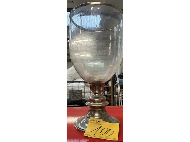Lot 100 - glazen kandelaarlantaarn - afbeelding 1 van  3