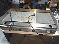 Lot 100 - grill/bakplaat - afbeelding 1 van  3