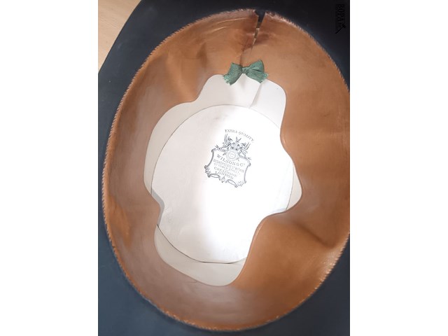 Lot 100 - hoge hoed - afbeelding 2 van  3