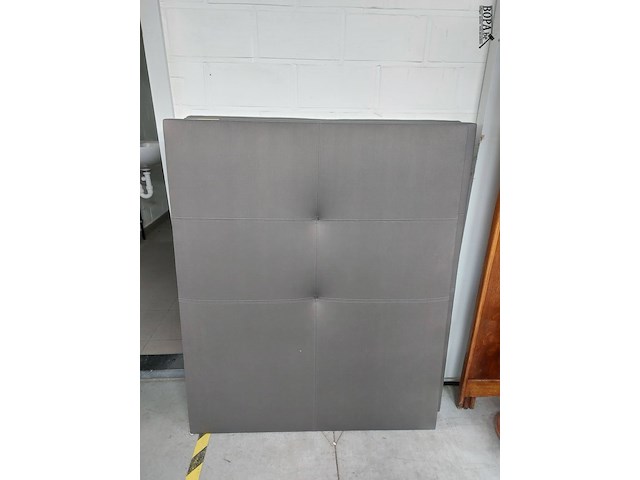 Lot 100 - hoofdbord boxspring - afbeelding 1 van  2