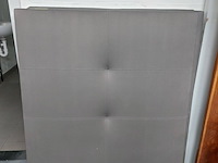 Lot 100 - hoofdbord boxspring - afbeelding 1 van  2