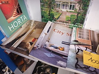 Lot 100 - interieur boeken. 7 stuks - afbeelding 5 van  5