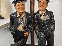 Lot 100 - laurel & hardy beeld - afbeelding 1 van  2