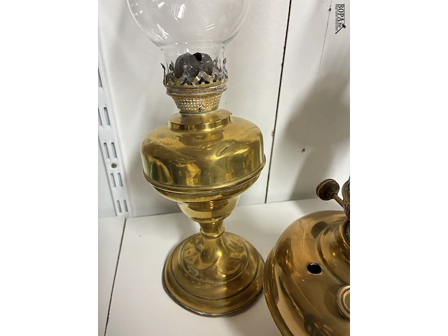 Lot 100 - lot antieke olielampen - 3 stuks - afbeelding 2 van  4