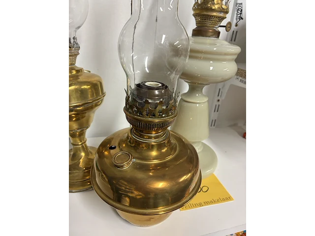Lot 100 - lot antieke olielampen - 3 stuks - afbeelding 3 van  4