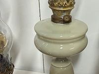 Lot 100 - lot antieke olielampen - 3 stuks - afbeelding 4 van  4