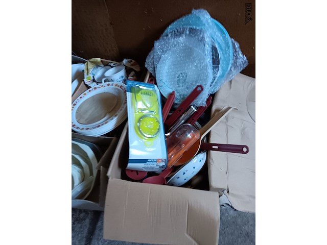 Lot 100 - lot keukenmateriaal - afbeelding 2 van  10