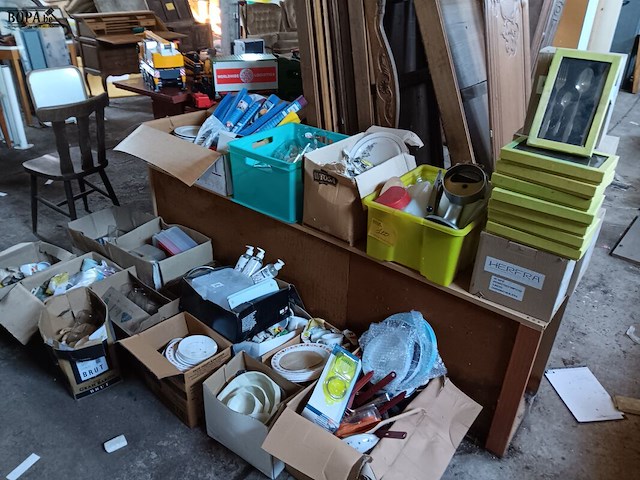 Lot 100 - lot keukenmateriaal - afbeelding 1 van  10