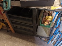 Lot 100 - metalen materiaalkar - afbeelding 1 van  3