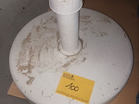 Lot 100 - parasolvoet - afbeelding 1 van  2
