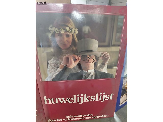 Lot 100 - promotiemateriaal voor huwelijkslijsten huis sèvres france - afbeelding 2 van  5