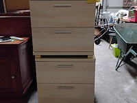 Lot 100 - set van 2 moderne nachttafels - afbeelding 1 van  4