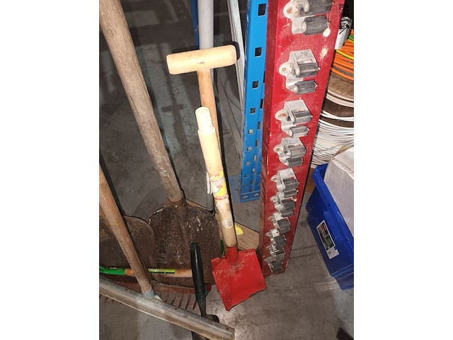 Lot 100 - tuingereedschap. 10 stuks - afbeelding 2 van  4