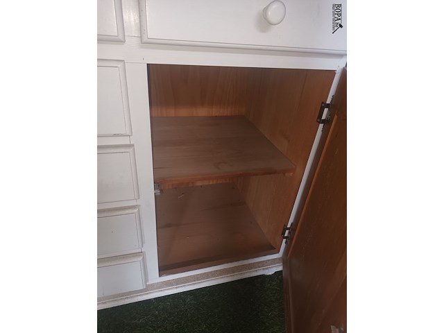 Lot 100 - witte buffetkast - afbeelding 4 van  5