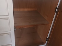 Lot 100 - witte buffetkast - afbeelding 4 van  5