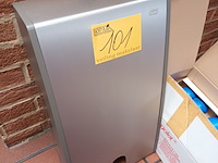 Lot 101 - afvalzakken en handdoekdispenser - afbeelding 2 van  4