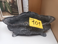 Lot 101 - bloempot in gietijzer - afbeelding 1 van  4
