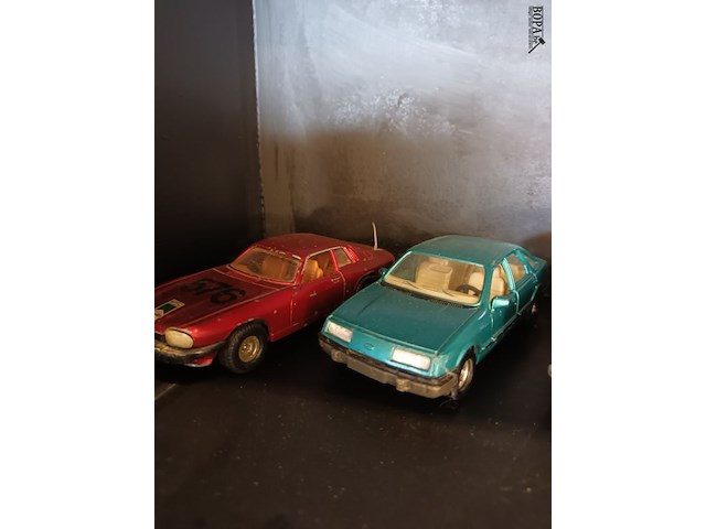 Lot 101 - corgi auto’s op schaal. 8 stuks - afbeelding 2 van  8