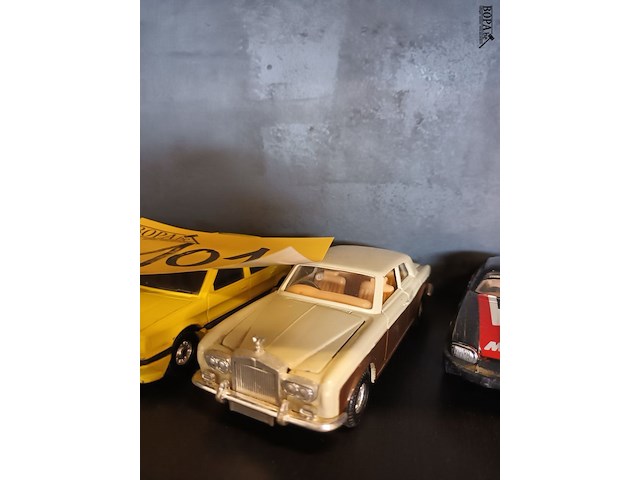 Lot 101 - corgi auto’s op schaal. 8 stuks - afbeelding 4 van  8