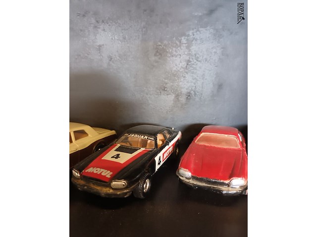 Lot 101 - corgi auto’s op schaal. 8 stuks - afbeelding 5 van  8