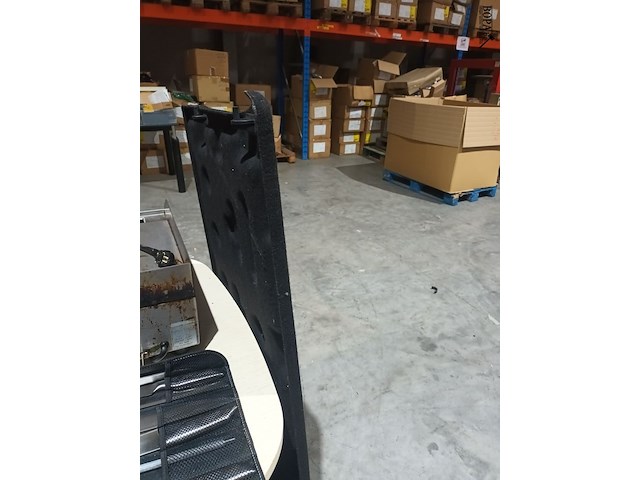 Lot 101 - hoedenplank - afbeelding 2 van  3