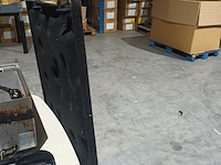 Lot 101 - hoedenplank - afbeelding 2 van  3