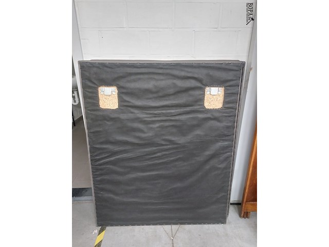 Lot 101 - hoofdbord boxspring - afbeelding 2 van  2