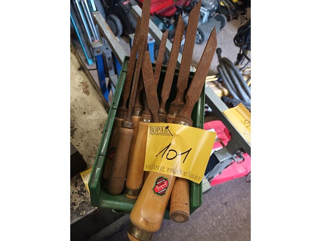 Lot 101 - houtbeitels. 8 stuks - afbeelding 1 van  4